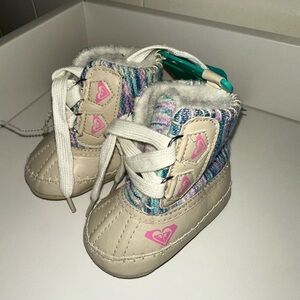 NWT Roxy Girl Baby Booties 6-9 Month
